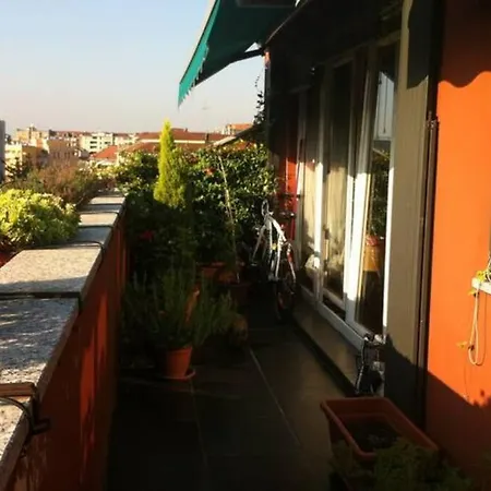 Quiet Cozy Attic Isola District דירה