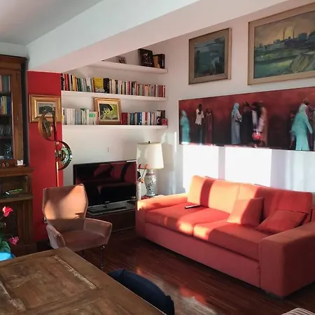 Quiet Cozy Attic Isola District ميلان
