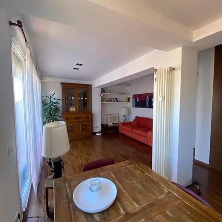 דירה Quiet Cozy Attic Isola District